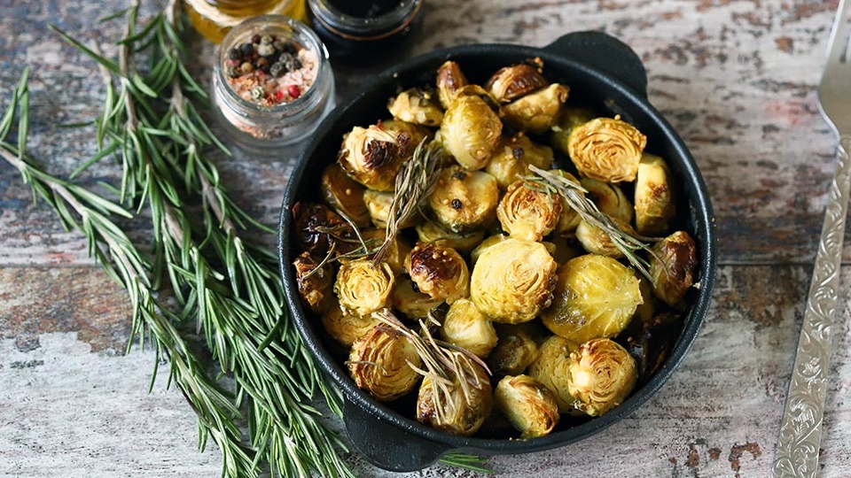 https://www.smokingchimney.com/recipe-pages/images/16x9/roasted-brussels-sprouts.jpg